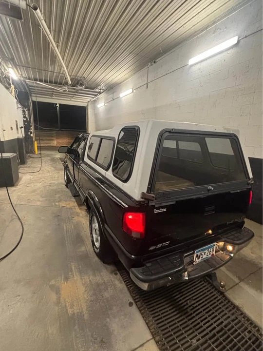 2001 Chevrolet S-10 - Image 3 of 7