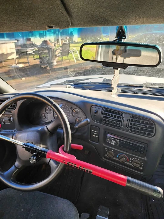 2001 Chevrolet S-10 - Image 9 of 10