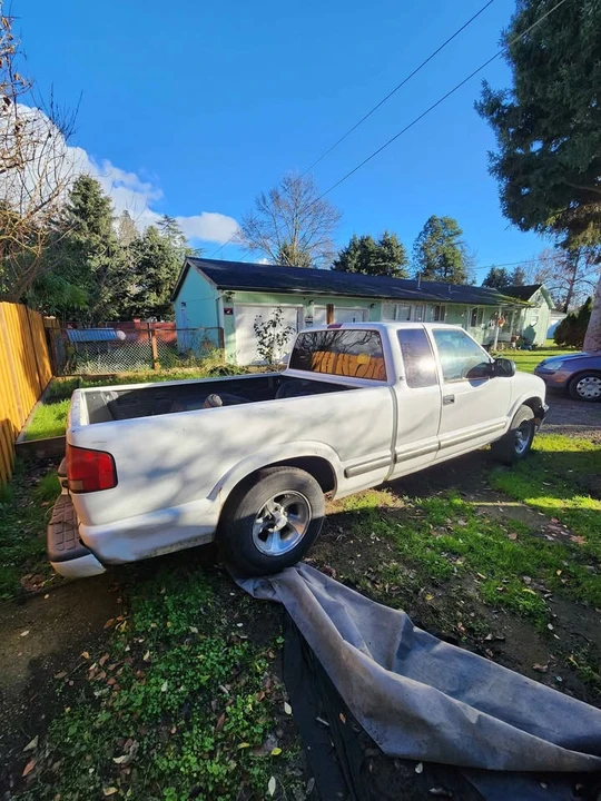 2001 Chevrolet S-10 - Image 2 of 10