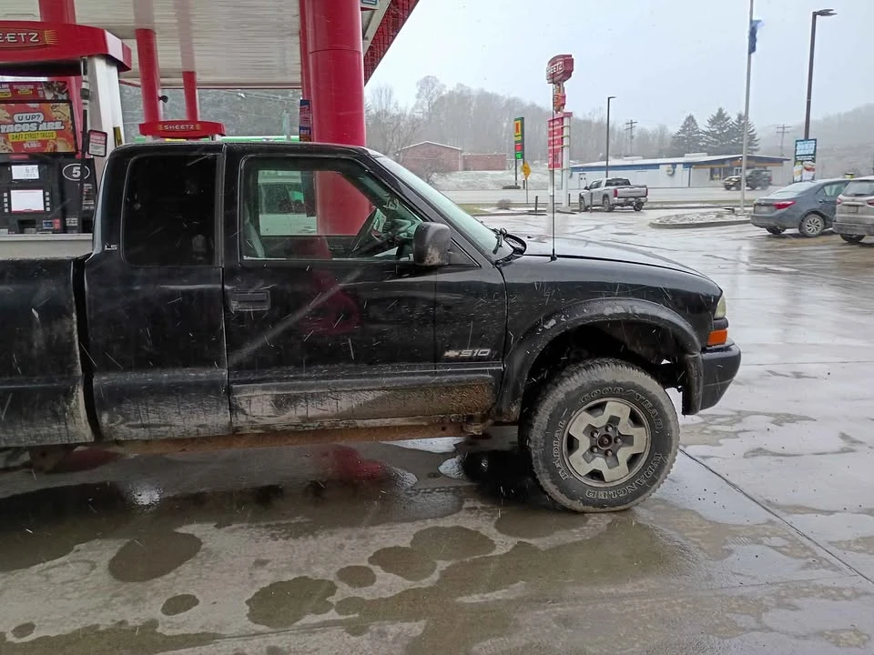 2001 Chevrolet S-10 - Image 3 of 6