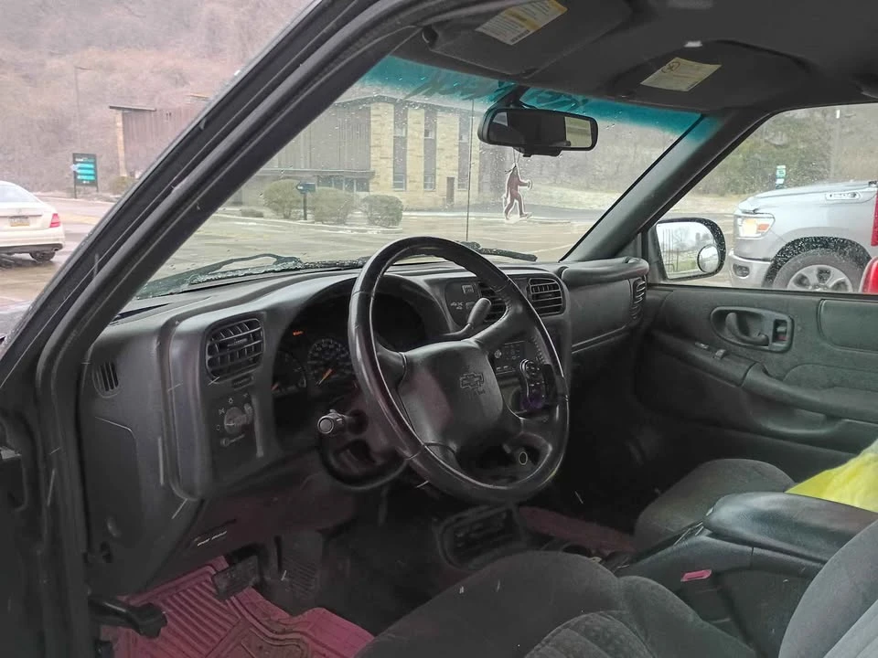 2001 Chevrolet S-10 - Image 6 of 6