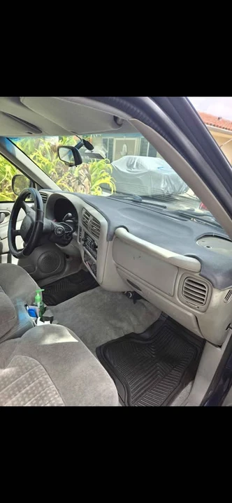 2001 Chevrolet S-10 - Image 5 of 12