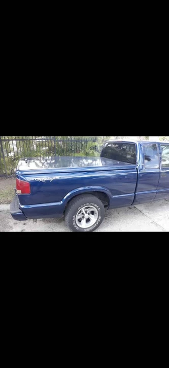 2001 Chevrolet S-10 - Image 2 of 12