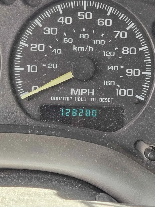 2001 Chevrolet S-10 - Image 4 of 12