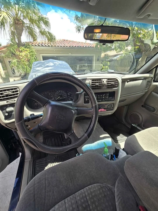 2001 Chevrolet S-10 - Image 3 of 12