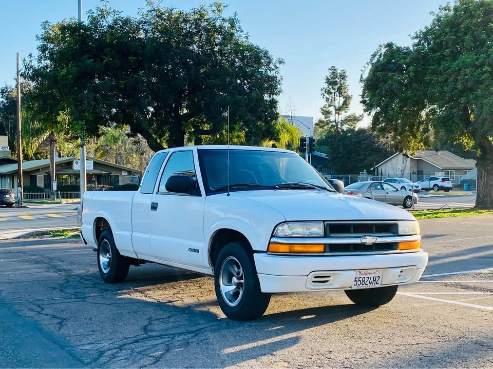 2001 Chevrolet S-10 Blazer 2nd Gen - Image 2 of 18