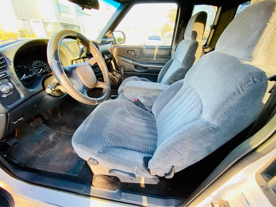 2001 Chevrolet S-10 Blazer 2nd Gen - Image 9 of 18