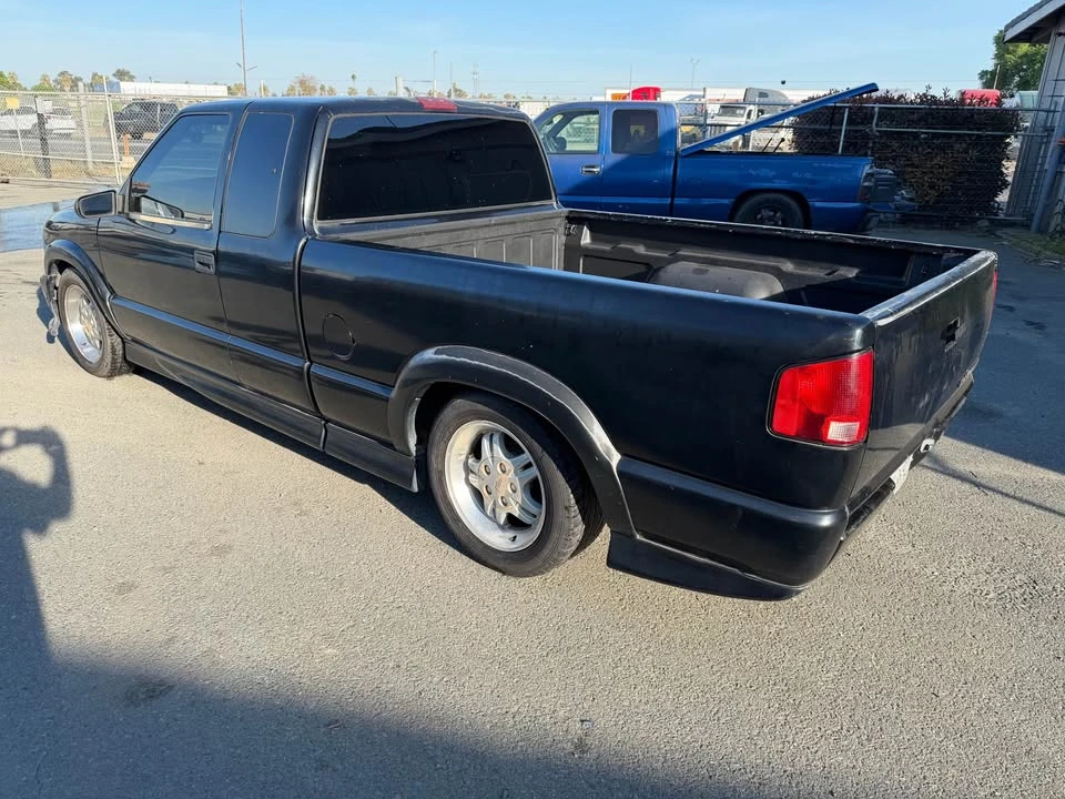 2001 Chevrolet S-10 - Image 3 of 9