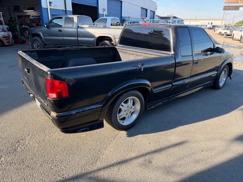 2001 Chevrolet S-10 - Image 4 of 9