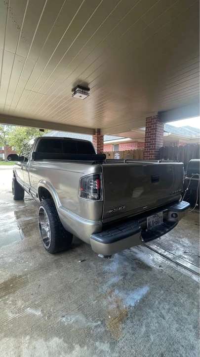 2001 Chevrolet S-10 - Image 3 of 8