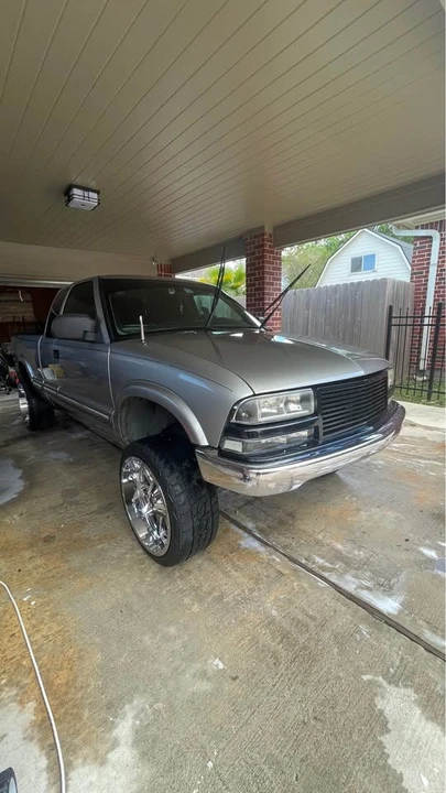 2001 Chevrolet S-10 - Image 5 of 8