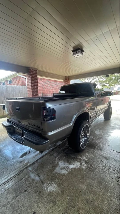 2001 Chevrolet S-10 - Image 4 of 8