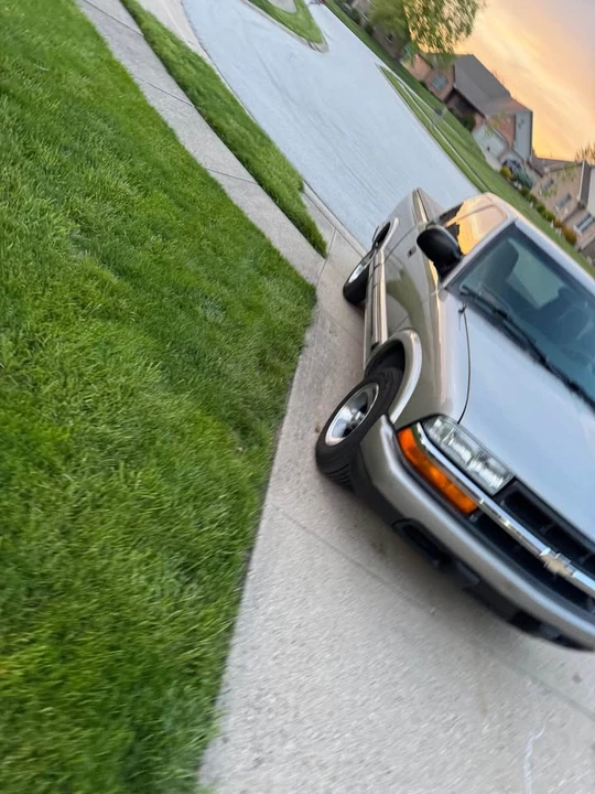 2001 Chevrolet S-10 - Image 4 of 12