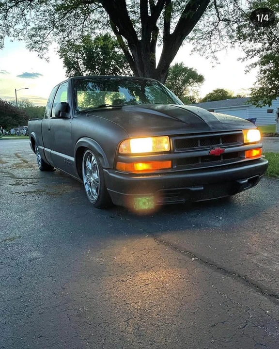 2001 Chevrolet S-10 - Image 2 of 6