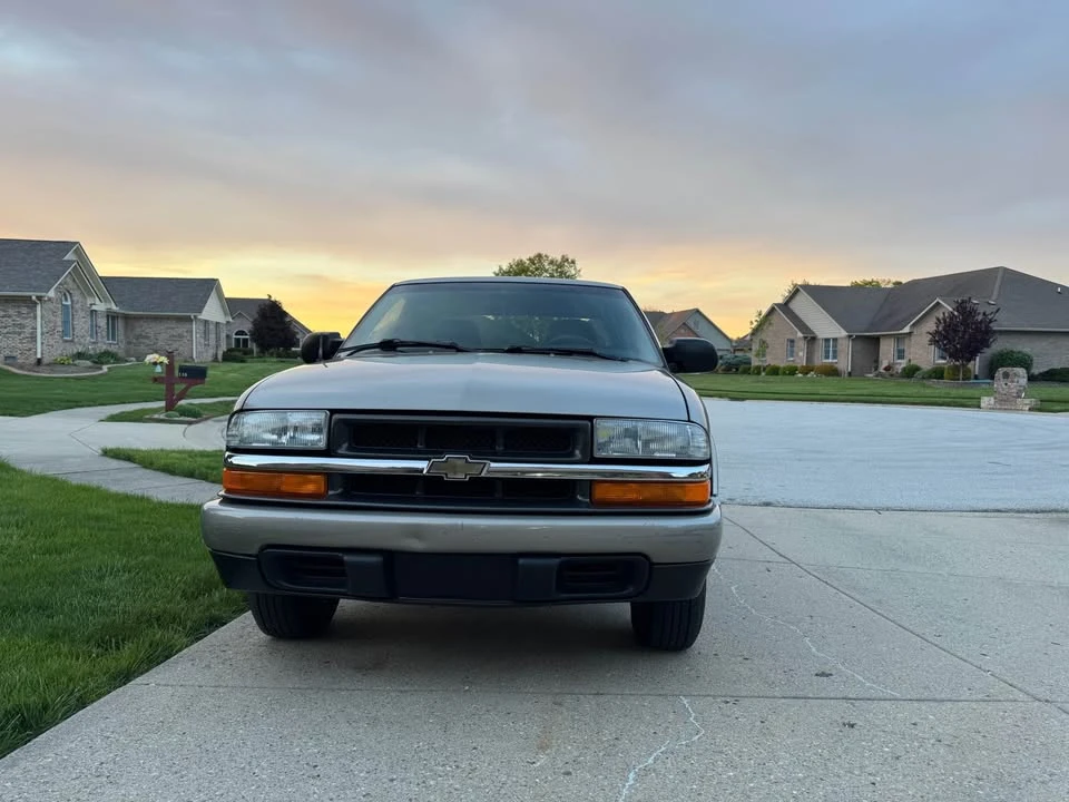 2001 Chevrolet S-10 - Image 3 of 12