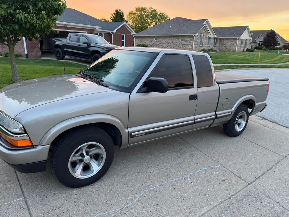 2001 Chevrolet S-10 - Image 2 of 12