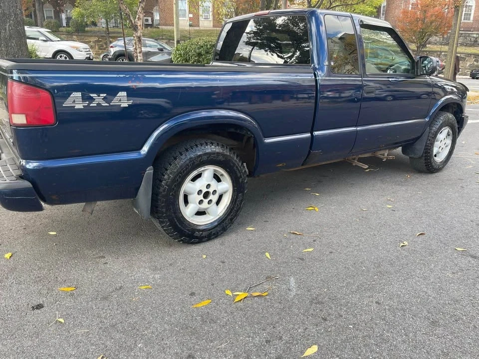 2001 Chevrolet S-10 - Image 3 of 8