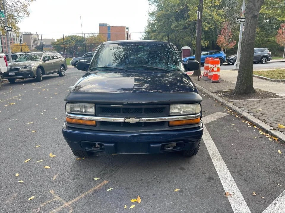 2001 Chevrolet S-10 - Image 2 of 8
