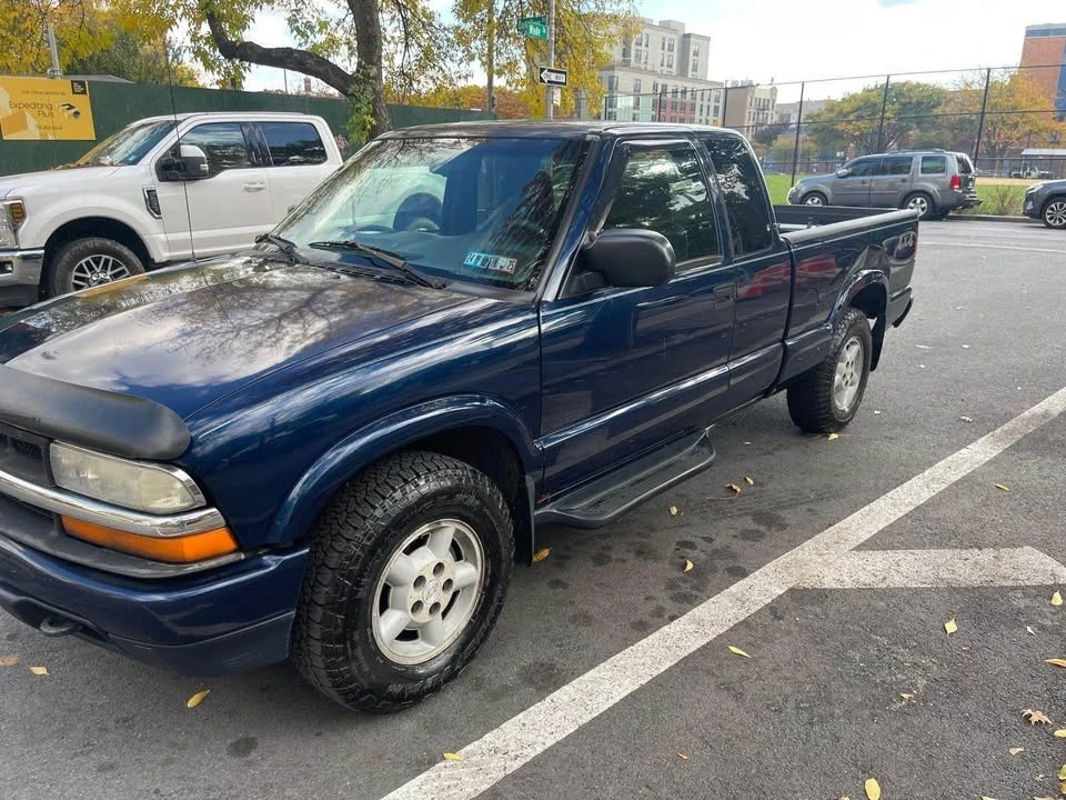 2001 Chevrolet S-10 - Image 4 of 8