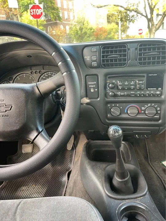 2001 Chevrolet S-10 - Image 7 of 8