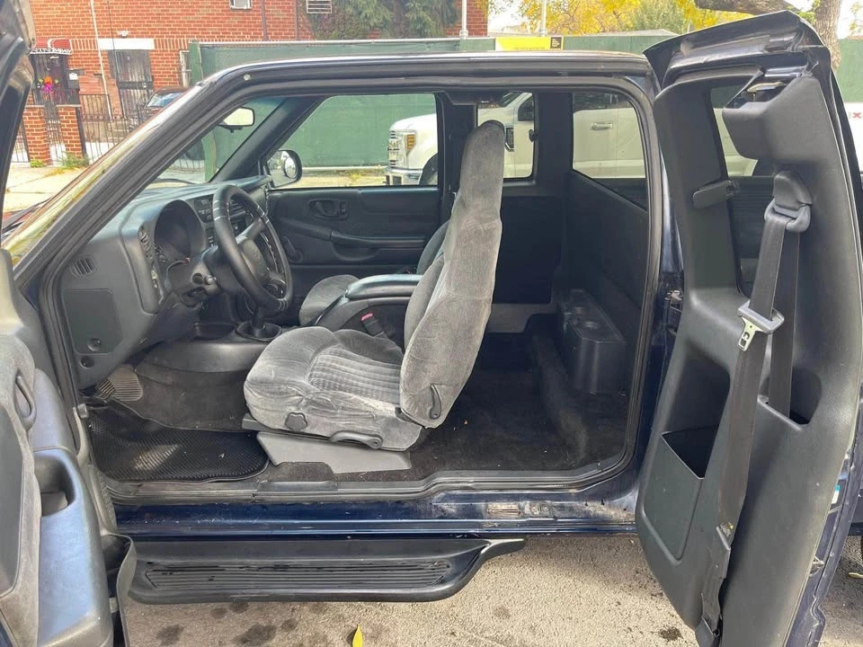 2001 Chevrolet S-10 - Image 7 of 8