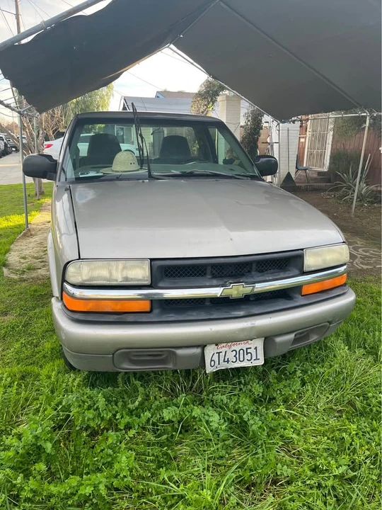 2001 Chevrolet S-10 - Image 2 of 4