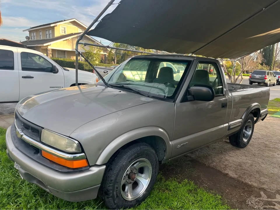 2001 Chevrolet S-10 - Image 3 of 4