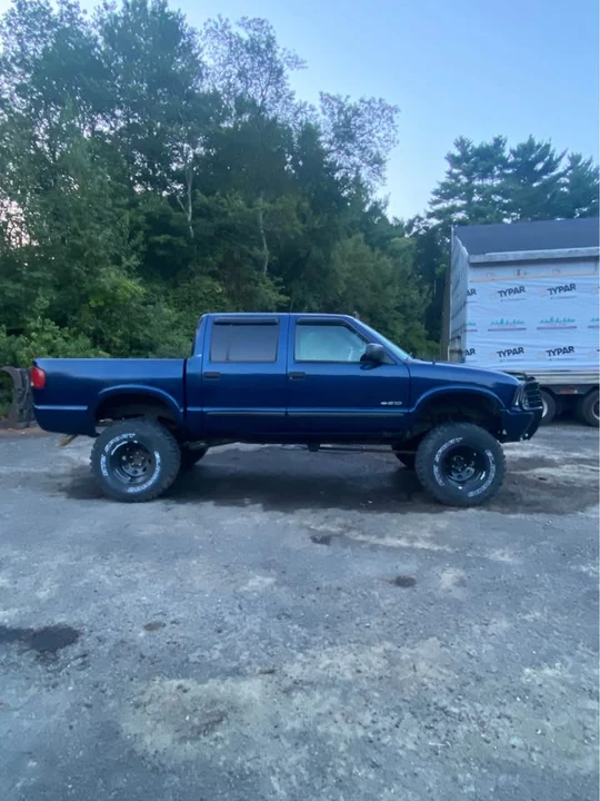 2001 Chevrolet S-10 - Image 2 of 3