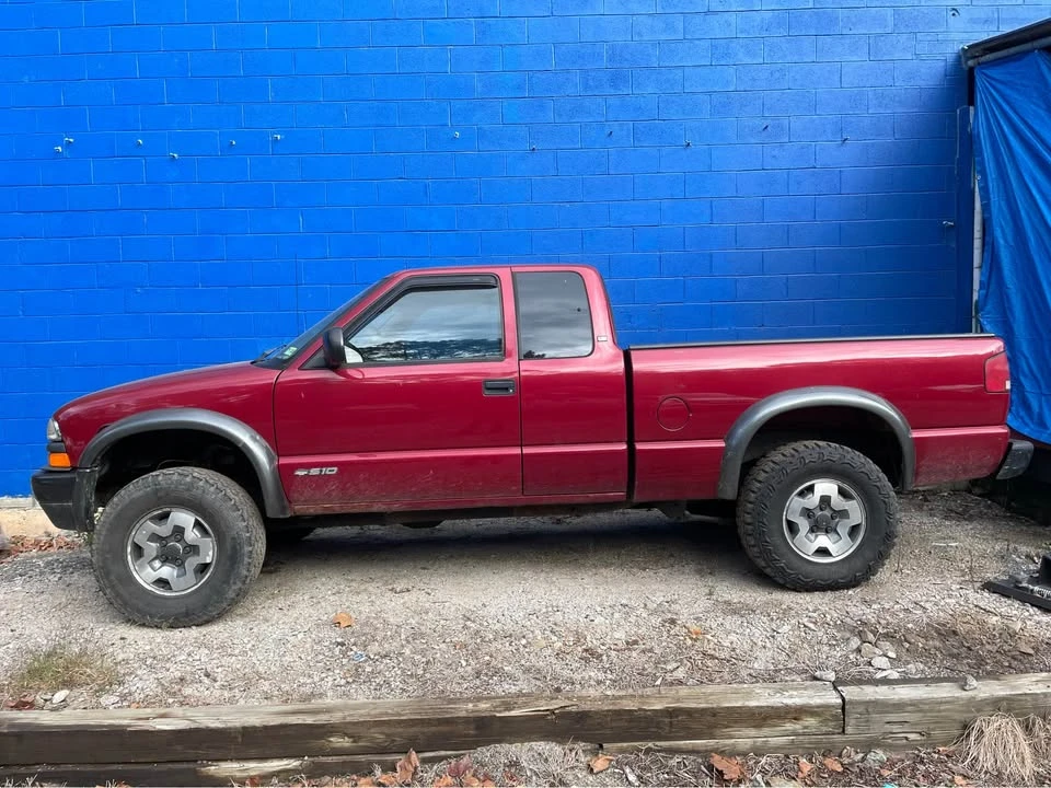 2001 Chevrolet S-10 - Image 2 of 4