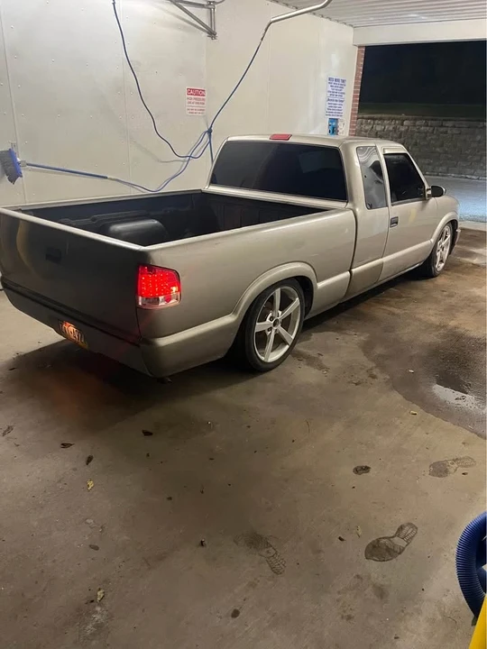 2001 Chevrolet S-10 - Image 3 of 6
