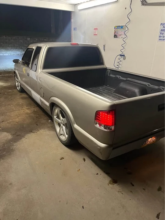 2001 Chevrolet S-10 - Image 4 of 6