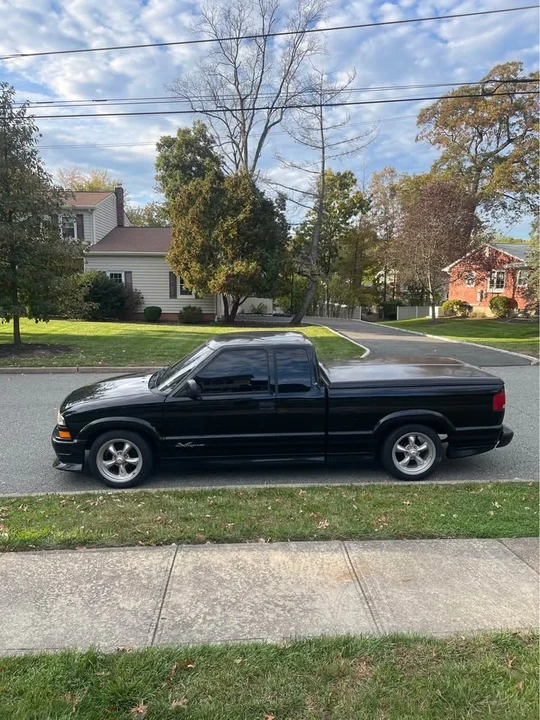 2001 Chevrolet S-10 - Image 2 of 9