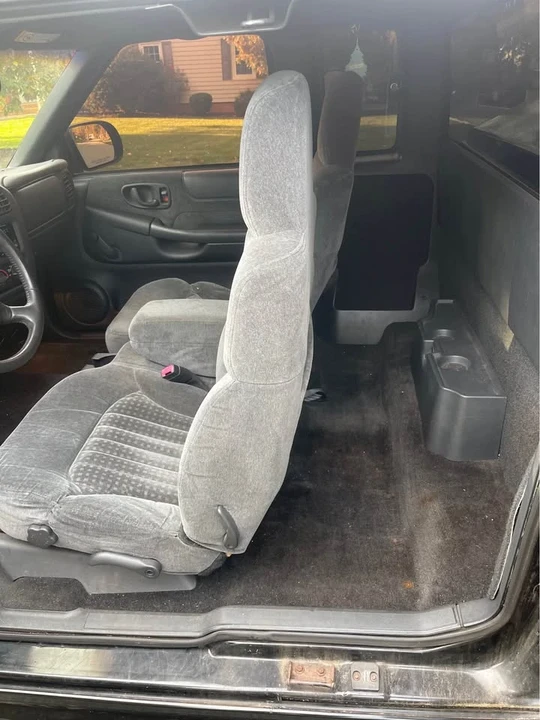 2001 Chevrolet S-10 - Image 8 of 9