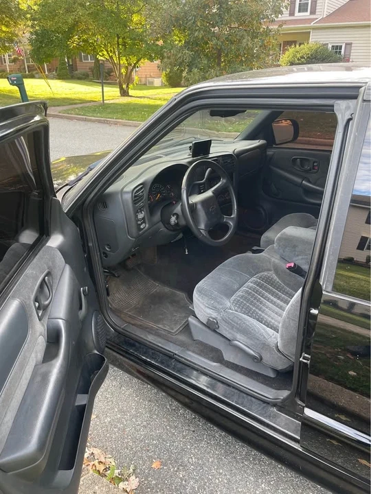 2001 Chevrolet S-10 - Image 7 of 9
