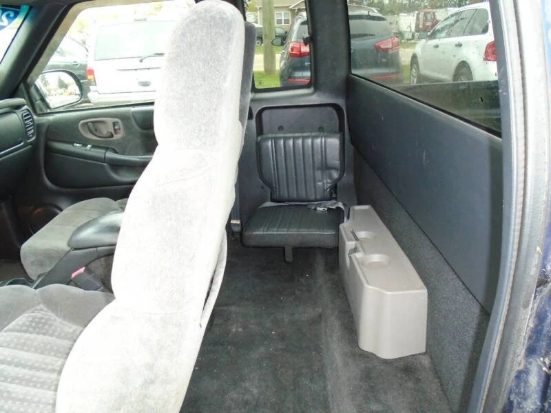 2001 Chevrolet S-10 - Image 7 of 8