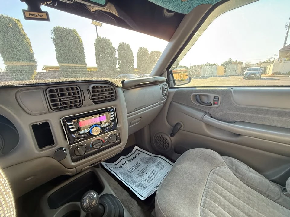 2001 Chevrolet S-10 - Image 16 of 19