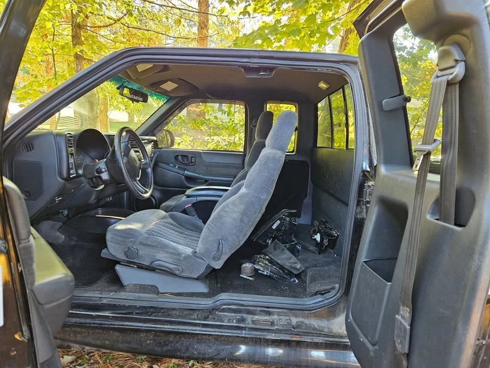 2001 Chevrolet S-10 - Image 6 of 8