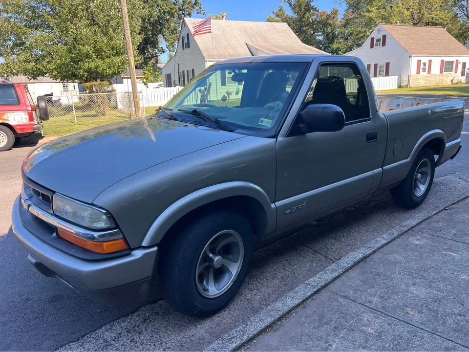 2001 Chevrolet S-10 - Image 3 of 10