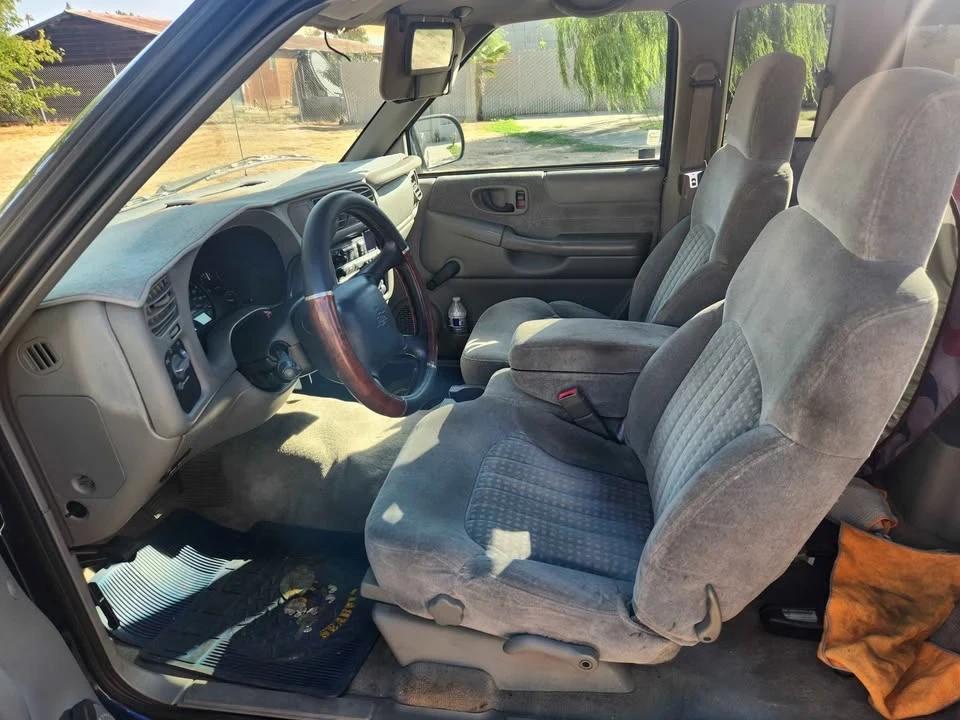 2001 Chevrolet S-10 - Image 6 of 7