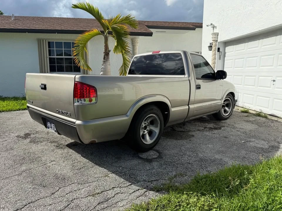 2001 Chevrolet S-10 - Image 4 of 6