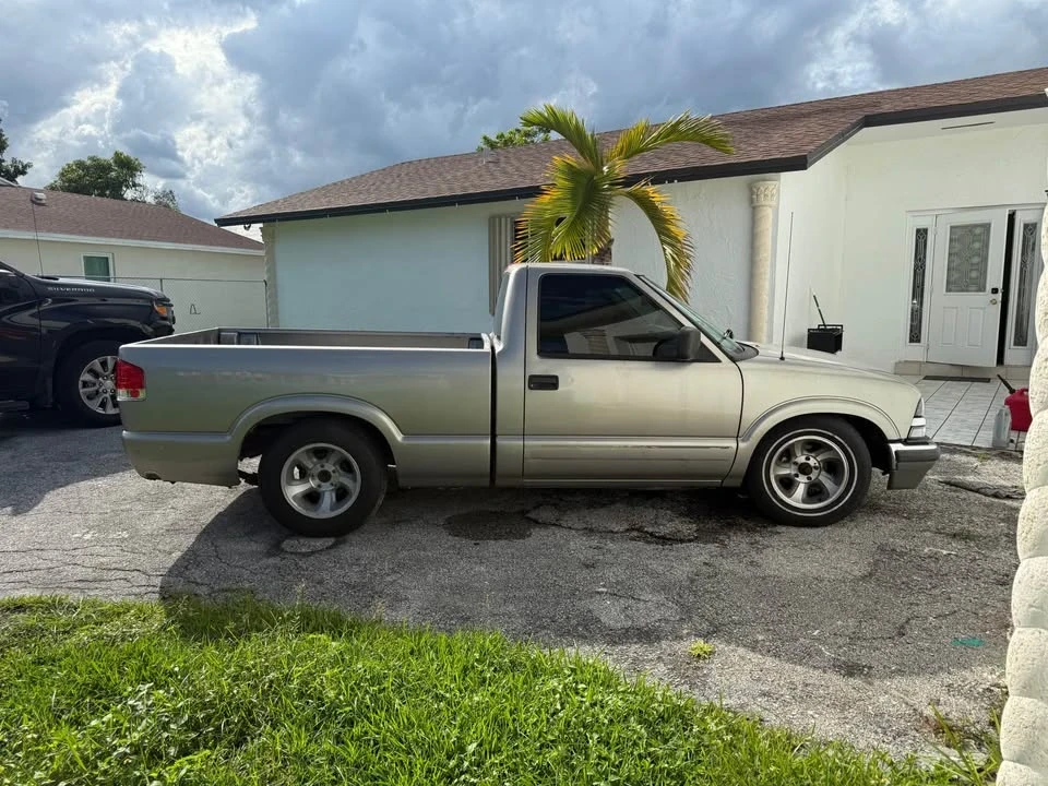 2001 Chevrolet S-10 - Image 3 of 6