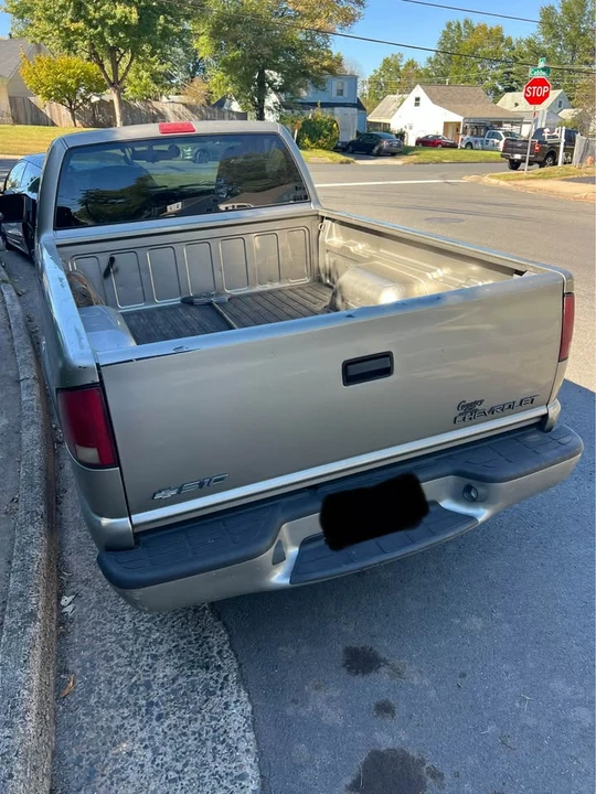 2001 Chevrolet S-10 - Image 5 of 10