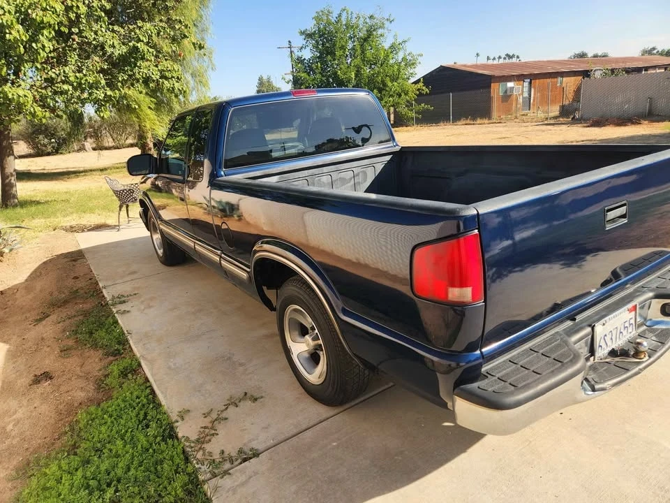 2001 Chevrolet S-10 - Image 4 of 7