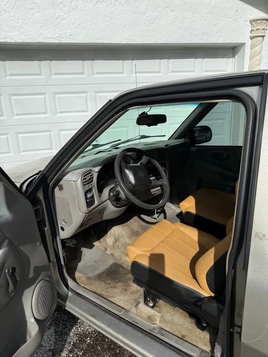 2001 Chevrolet S-10 - Image 6 of 6