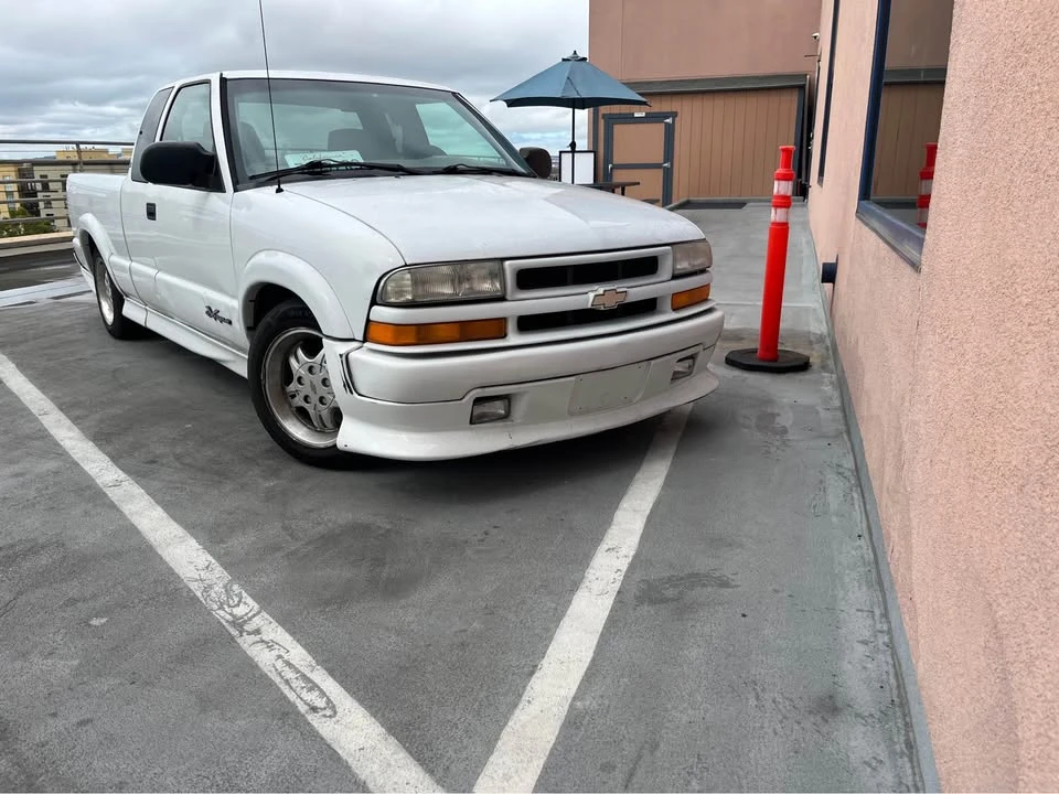 2001 Chevrolet S-10 - Image 2 of 8