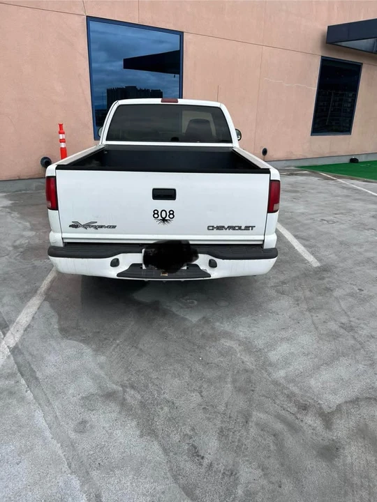 2001 Chevrolet S-10 - Image 3 of 8