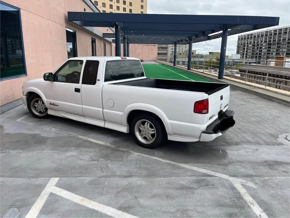 2001 Chevrolet S-10 - Image 4 of 8