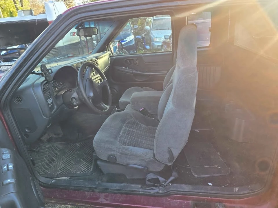 2001 Chevrolet S-10 - Image 3 of 3