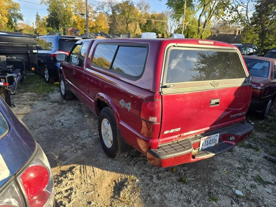 2001 Chevrolet S-10 - Image 2 of 3