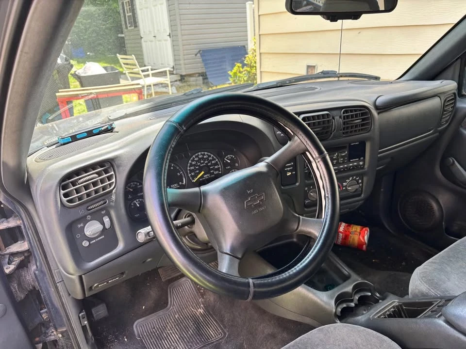 2001 Chevrolet S-10 - Image 5 of 8